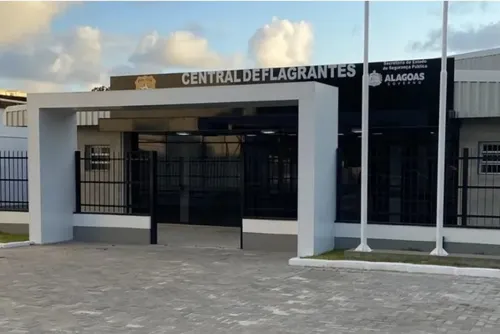 
				Mulher diz ter sido agredida após jogar cocaína do namorado no lixo na Cidade Universitária
			
			