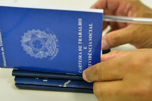 
				Sine Alagoas oferece 729 vagas de emprego para esta semana; confira!
			
			