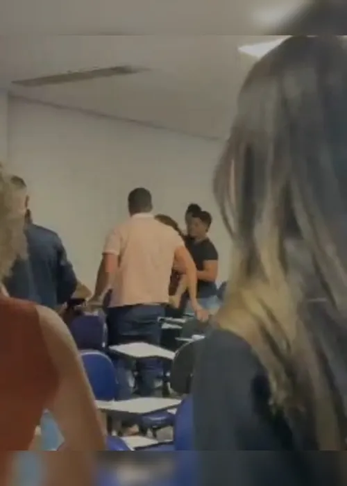 
			
				Arma na sala, briga e Central de Flagrantes: discussão entre alunas de faculdade na Jatiúca termina na delegacia
			
			