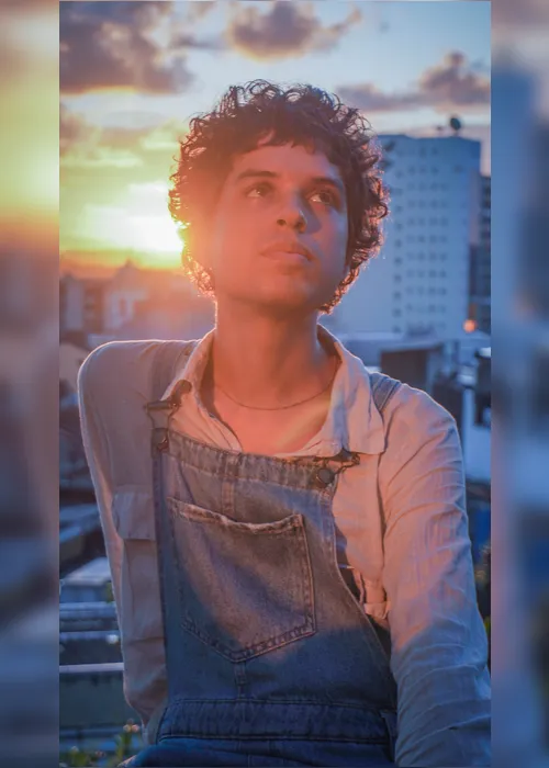 
				
					Diretamente da periferia, Eduardo Pereira lança single em clipe produzido de forma caseira
				
				