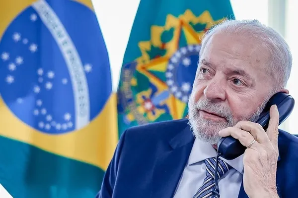 
				
					Após cancelar viagem à Rússia, Lula ligará para Putin nesta terça
				
				