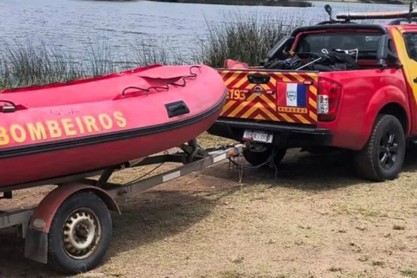 
				
					Banhistas perdem horário de barco e ficam ilhados durante a noite na Barra Nova
				
				