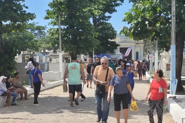 
				
					Cemitérios de Maceió devem receber 70 mil visitantes neste sábado
				
				