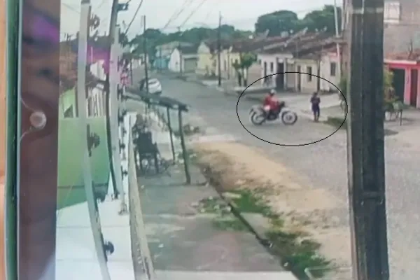 
				
					Criminoso armado rouba mulheres e toca o terror na cidade de Penedo; veja vídeos!
				
				