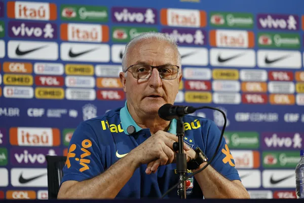 
				
					Dorival Jr. anuncia lista de convocados para Data Fifa de novembro
				
				