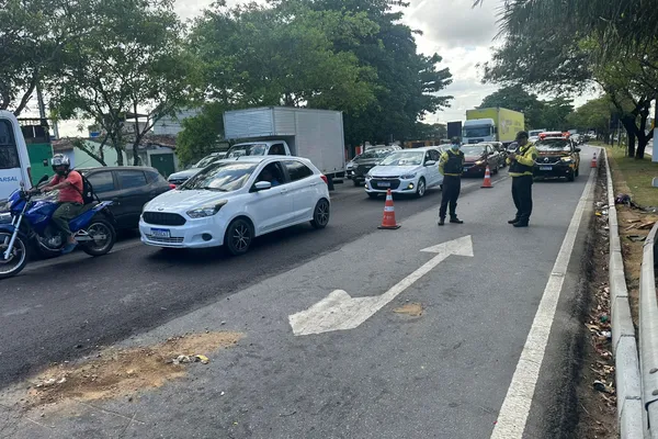 	Motociclista fica ferido após colidir em traseira de carro na Cidade Universitária	