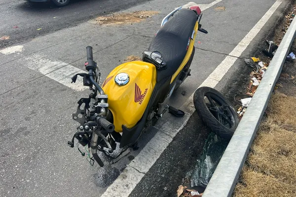 	Motociclista fica ferido após colidir em traseira de carro na Cidade Universitária	