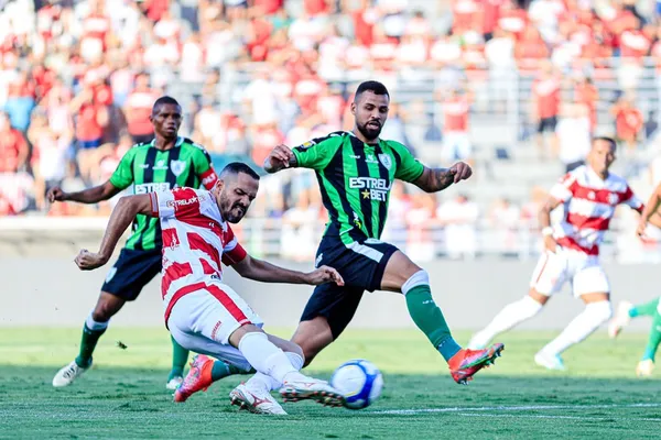 

					No Rei Pelé, CRB quebra sequência ruim e vence o América-MG pela Série B: 2 a 1

				