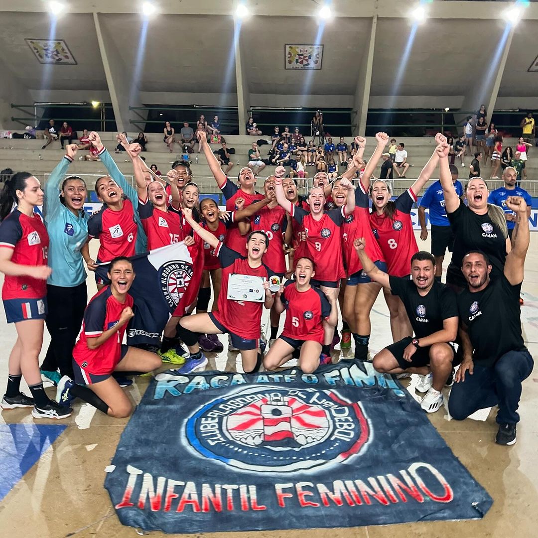CAHAN é campeão brasileiro no handebol feminino de base