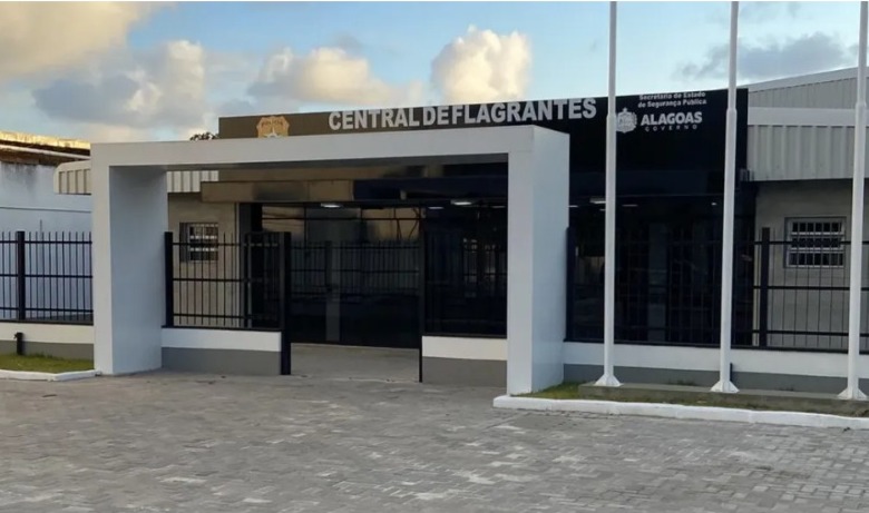 Homem cai de moto com três filhas e é preso por embriaguez no Clima Bom