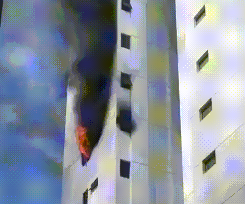 VÍDEO: incêndio atinge apartamento na Ponta Verde; prédio foi evacuado