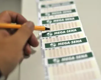 Mega-Sena acumula e pode pagar R$ 100 milhões neste domingo