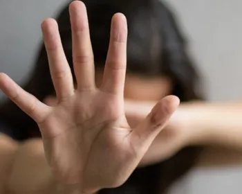 Homem é preso por descumprir medida protetiva e ameaçar ex-esposa com revólver