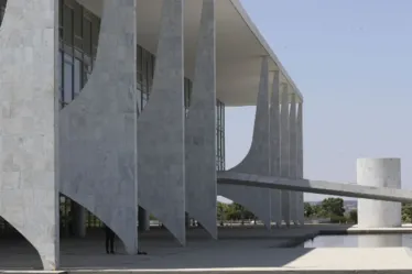 
				6×1: Governo monitora debate sobre mudança em escala de trabalho
			
			