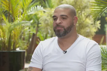 
			
				Adriano Imperador abre o jogo sobre bebida, drama na Itália e sossego na favela
			
			