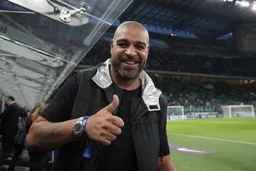 
			
				Adriano Imperador manda recado após golaço de Vini Jr pelo Real Madrid
			
			