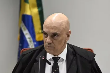 
			
				Após decisão da Meta, Moraes diz que redes têm de respeitar leis
			
			
