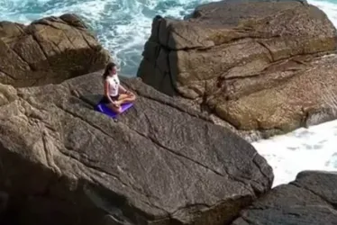 
			
				Atriz morre arrastada por onda gigante enquanto fazia yoga
			
			