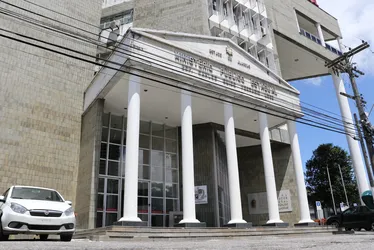 
			
				Avatares: operação desarticula grupo acusado de falsificar documentos para fraudes fiscais em AL
			
			