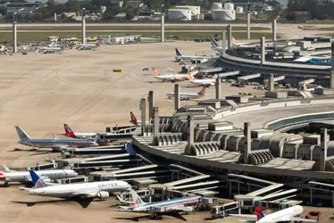 
			
				Aviões da força aérea britânica fazem pouso de emergência no Rio
			
			