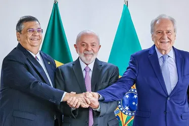 
			
				BNDES não mostra serviço, mas quintuplica gastos com propaganda
			
			