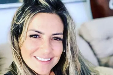 
			
				Bola de Neve: ex de Rina acusa conselho da igreja de desviar dinheiro
			
			