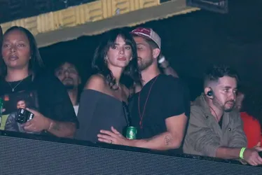 
			
				Bruna Marquezine e João Guilherme beijam muito em show de Marina Sena
			
			