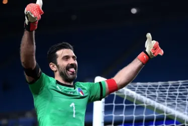 
			
				Buffon afirma que Neymar deveria ter levado 5 Bolas de Ouro
			
			