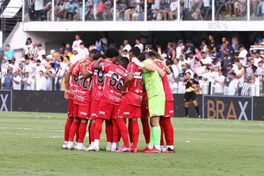 
			
				CRB estraga festa do título do Santos, vence e garante permanência na Série B: 2 a 0
			
			