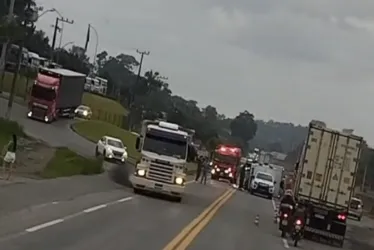 
			
				Caminhão atropela e mata motociclista gestante
			
			