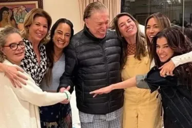 
			
				Carlos Alberto de Nóbrega revela ordem de Silvio Santos às filhas
			
			