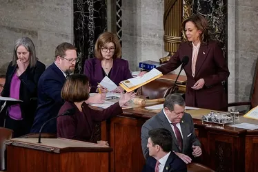 
			
				Com segurança reforçada e Kamala de anfitriã, Congresso dos EUA certifica vitória de Trump
			
			