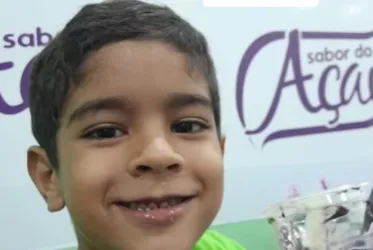 
			
				Criança de 6 anos pega arma de PM dentro de carro e morre com tiro na cabeça
			
			