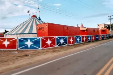 
			
				Criminosos invadem circo e estupram artista circense na frente da família
			
			