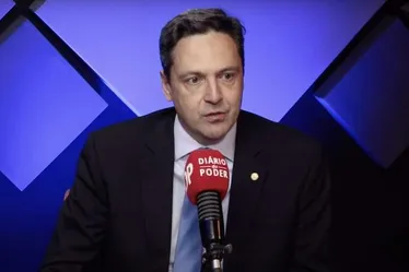 
			
				Deputado aconselha os brasileiros a protegerem seu dinheiro do governo
			
			
