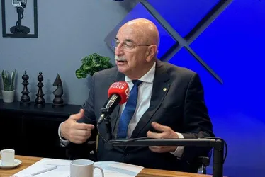 
			
				Deputado pede Temer negociando fim da ‘guerra’ na política brasileira
			
			