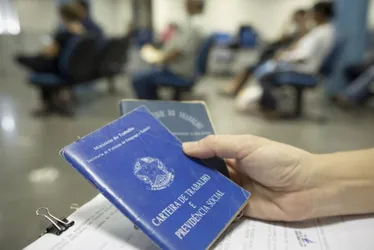 
			
				Desemprego em Alagoas atinge a mínima histórica pelo segundo trimestre consecutivo, diz IBGE
			
			