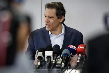 
			
				Desoneração: Haddad reclama do Senado, mas foi traído no governo e PT
			
			