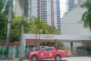
			
				Dois homens morrem após elevador cair de sexto andar em prédio de luxo
			
			