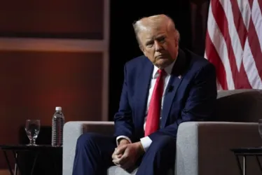 
			
				EUA: Trump é sentenciado em caso de suborno pago a atriz pornô
			
			