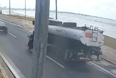 
			
				Em depoimento, condutor de caminhão-pipa diz que não percebeu atropelamento; mulher morreu
			
			