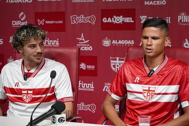 
			
				Erick Varão despista comparações com Falcão e diz: 'Nós temos valências diferentes'
			
			