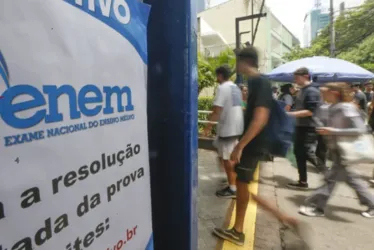 
			
				Estudante quase perde 2º dia de provas do Enem após ser abordada por bandidos
			
			