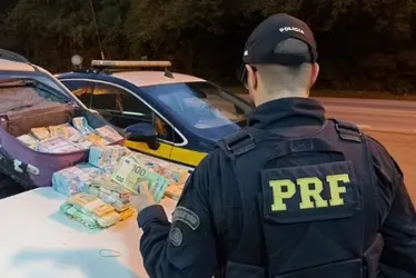 
			
				Funcionário de banco furta R$ 1,5 milhão de agência e acaba preso
			
			