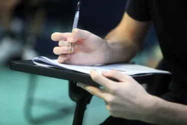 
			
				Fuvest 2025: mais de 107 mil candidatos fazem a prova hoje
			
			