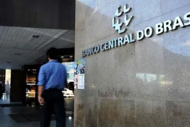
			
				Governo quer empurrar autonomia financeira do BC para 2025
			
			