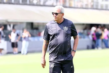 
			
				Hélio enaltece coragem do elenco e revela se fica no CRB em 2025
			
			