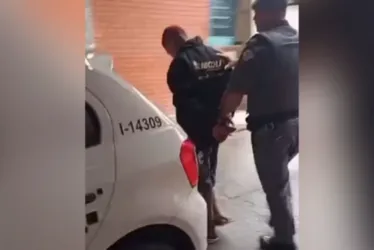
			
				Homem é preso após brigar com a esposa e incendiar a própria casa
			
			