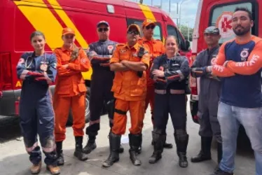 
			
				Homem se afoga na Praia de Pajuçara e populares fazem reanimação cardiorrespiratória
			
			