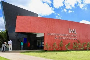 
				Jovem de 19 anos é morto a tiros dentro de mercadinho em Maceió
			
			